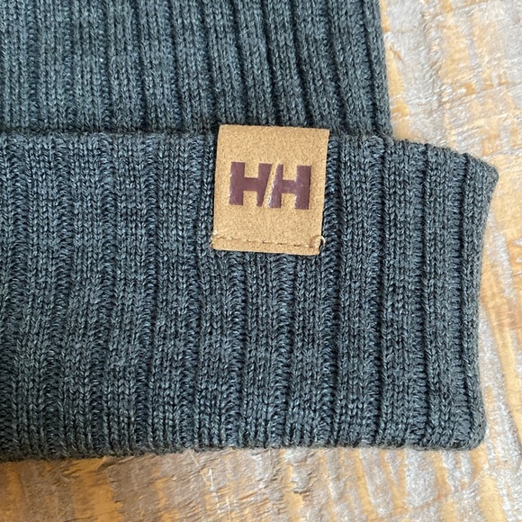 🆕 Helly Hansen Cuffed Beanie - Picture 2 of 5
